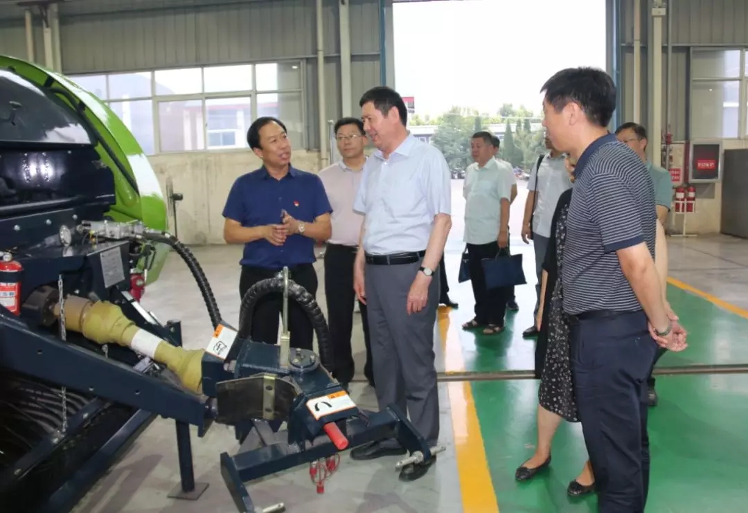 新鄉市工信委黨組書記、主任杜家武一行到花溪公司調研